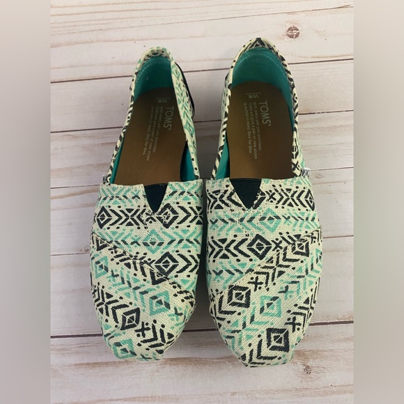 TOMS Womens Tribal Print Slip On Canvas Flats Shoes Size US 6 - Picture 1 of 10